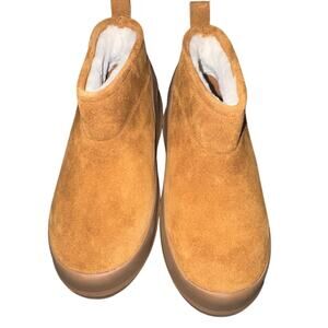 Women’s size 6 Moon Boots